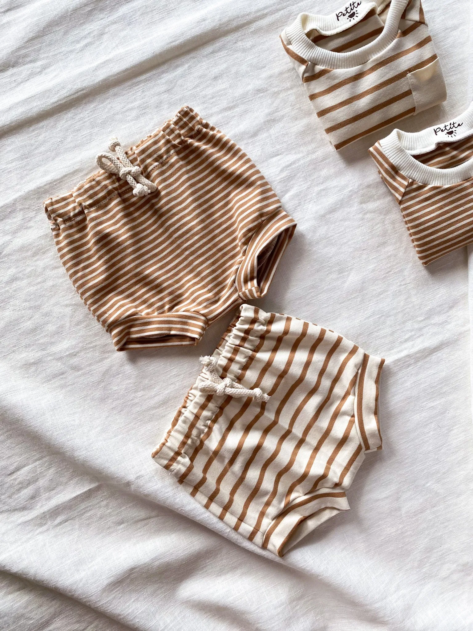 Baby boy shorts / caramel stripes